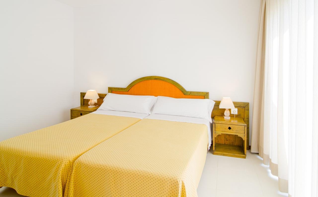 Apartamentos Bon Lloc Santa Eularia des Riu Exterior photo