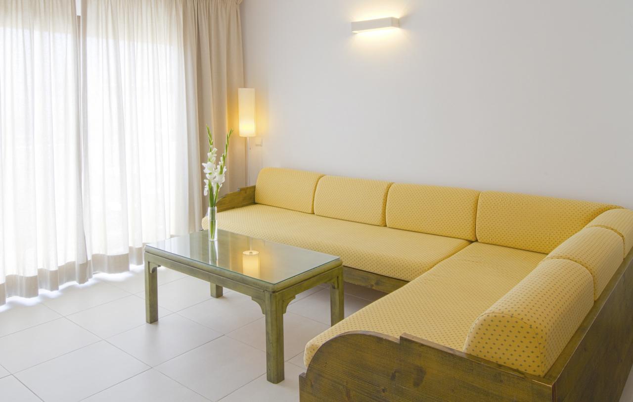 Apartamentos Bon Lloc Santa Eularia des Riu Exterior photo