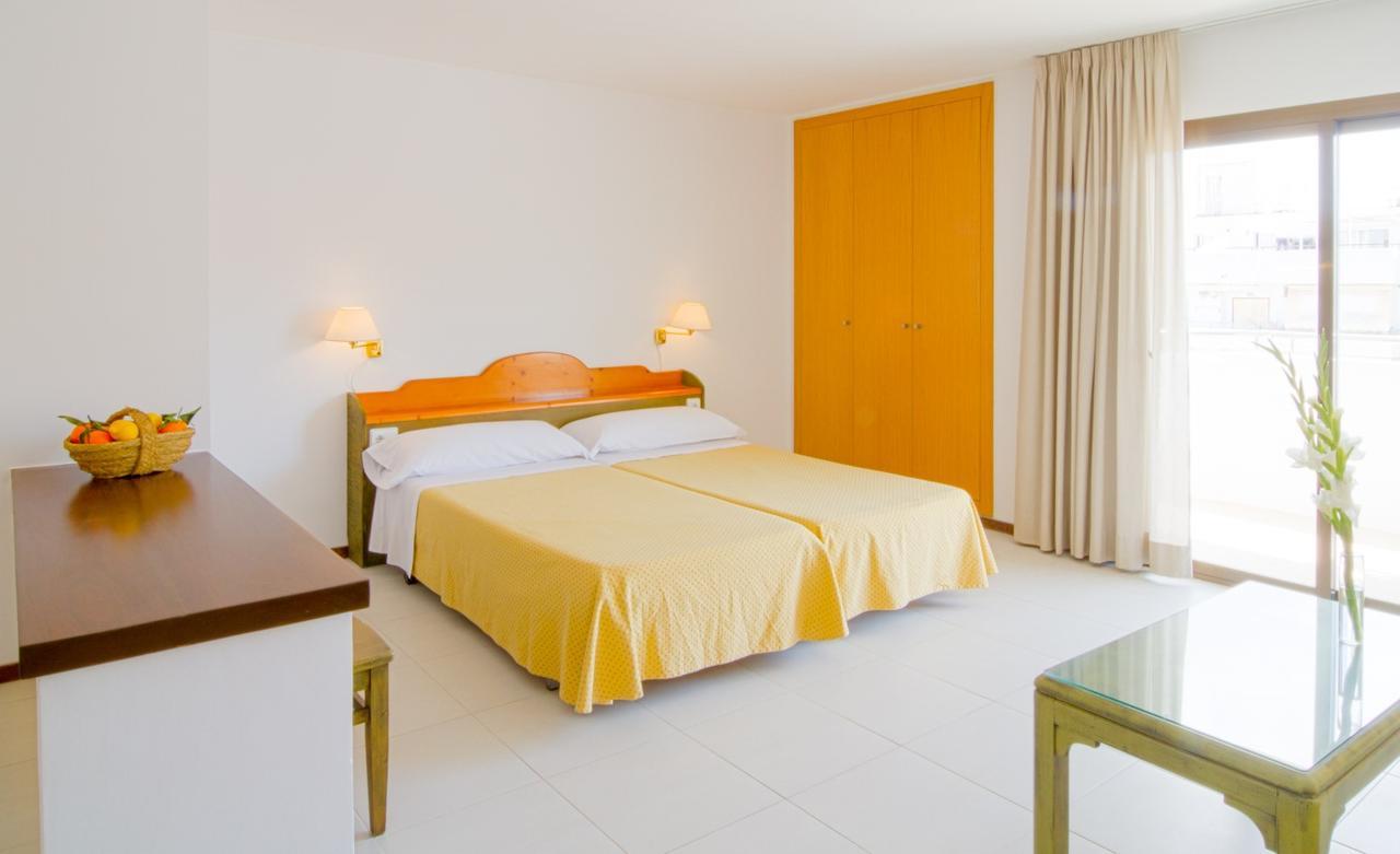 Apartamentos Bon Lloc Santa Eularia des Riu Exterior photo