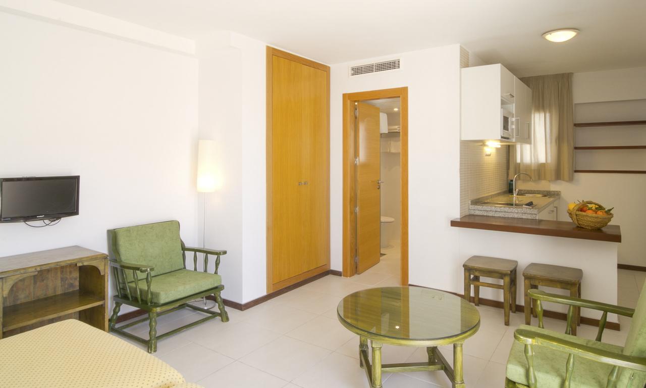 Apartamentos Bon Lloc Santa Eularia des Riu Exterior photo