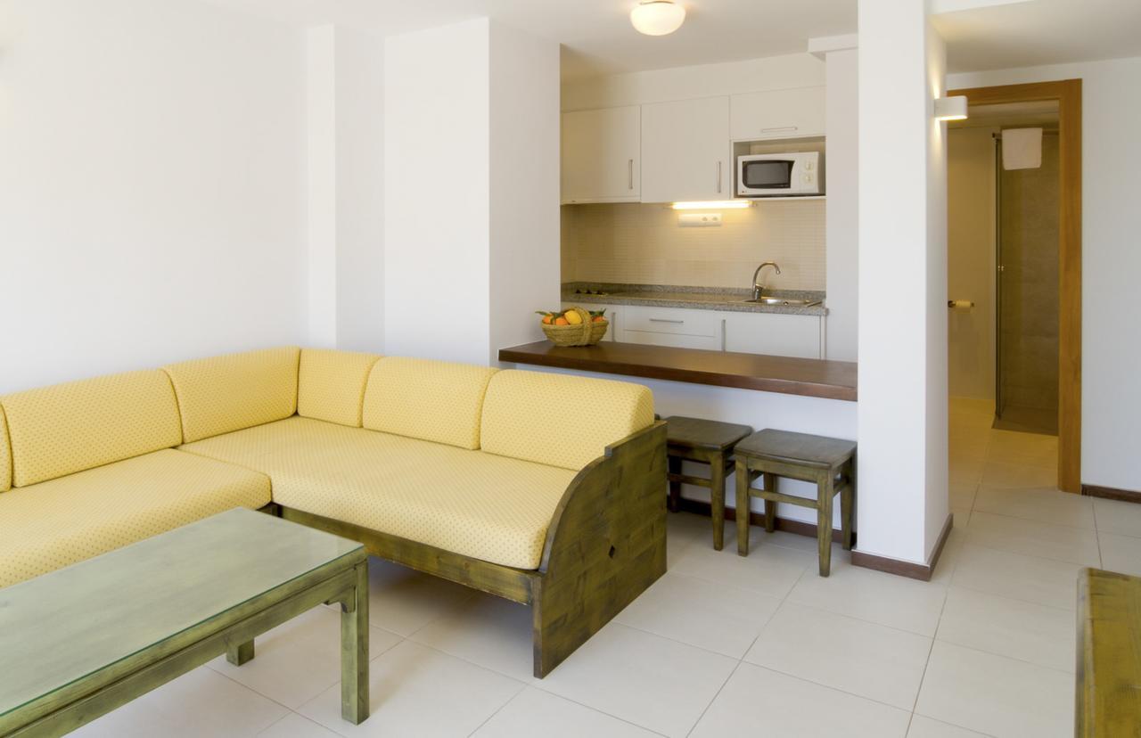 Apartamentos Bon Lloc Santa Eularia des Riu Exterior photo