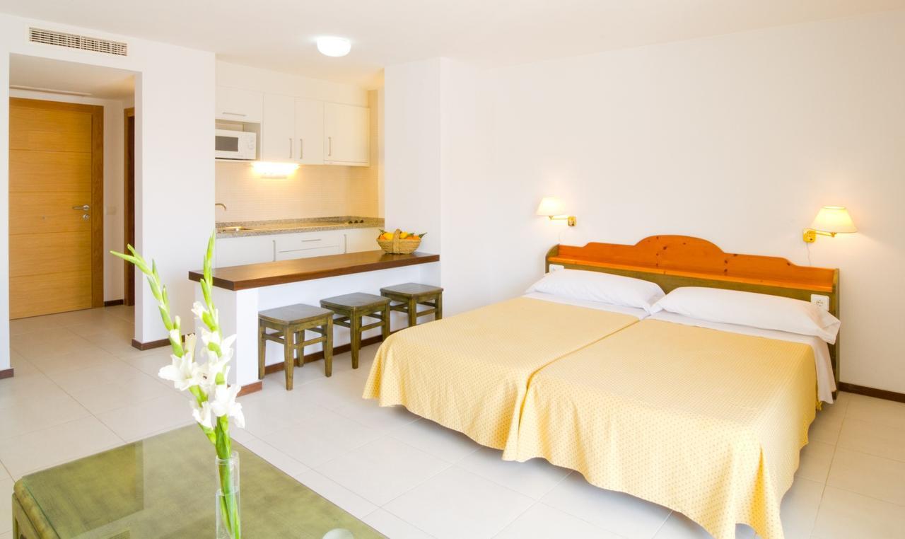 Apartamentos Bon Lloc Santa Eularia des Riu Exterior photo