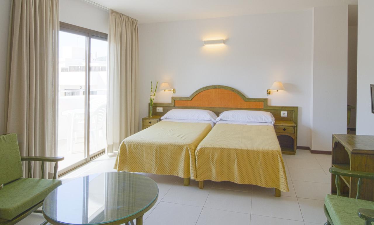 Apartamentos Bon Lloc Santa Eularia des Riu Exterior photo