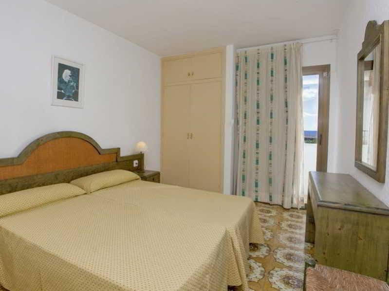 Apartamentos Bon Lloc Santa Eularia des Riu Exterior photo