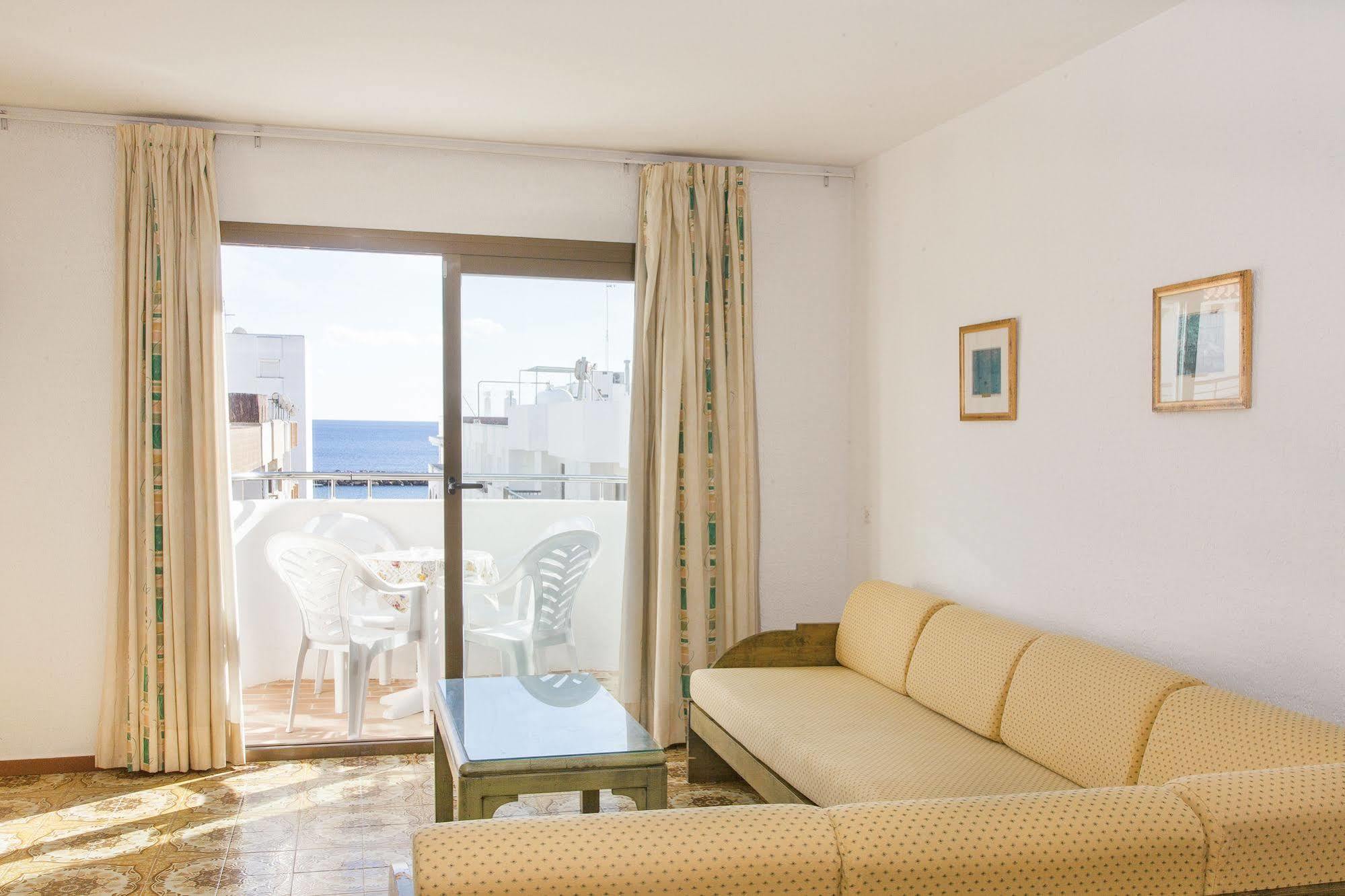 Apartamentos Bon Lloc Santa Eularia des Riu Exterior photo
