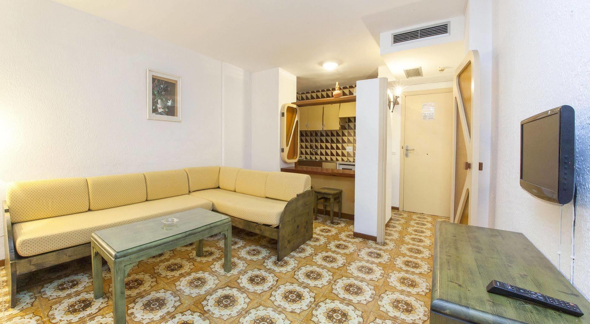Apartamentos Bon Lloc Santa Eularia des Riu Exterior photo