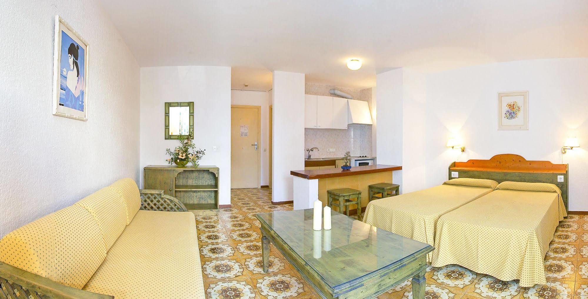 Apartamentos Bon Lloc Santa Eularia des Riu Exterior photo