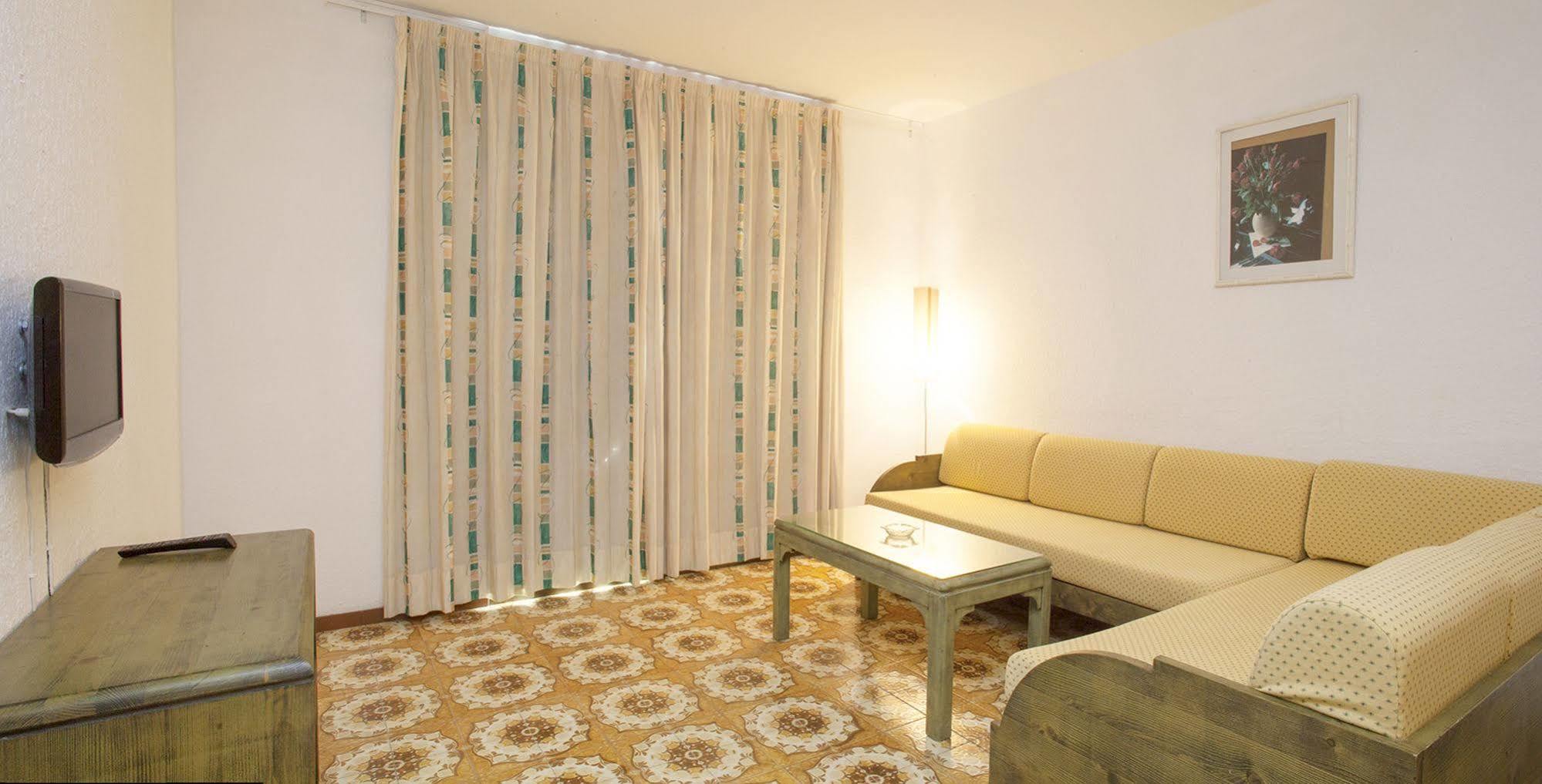 Apartamentos Bon Lloc Santa Eularia des Riu Exterior photo