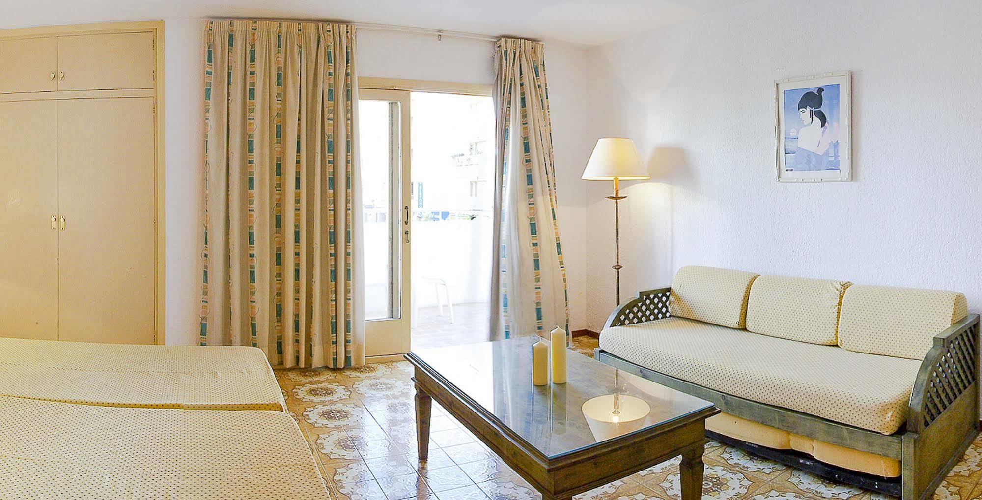 Apartamentos Bon Lloc Santa Eularia des Riu Exterior photo