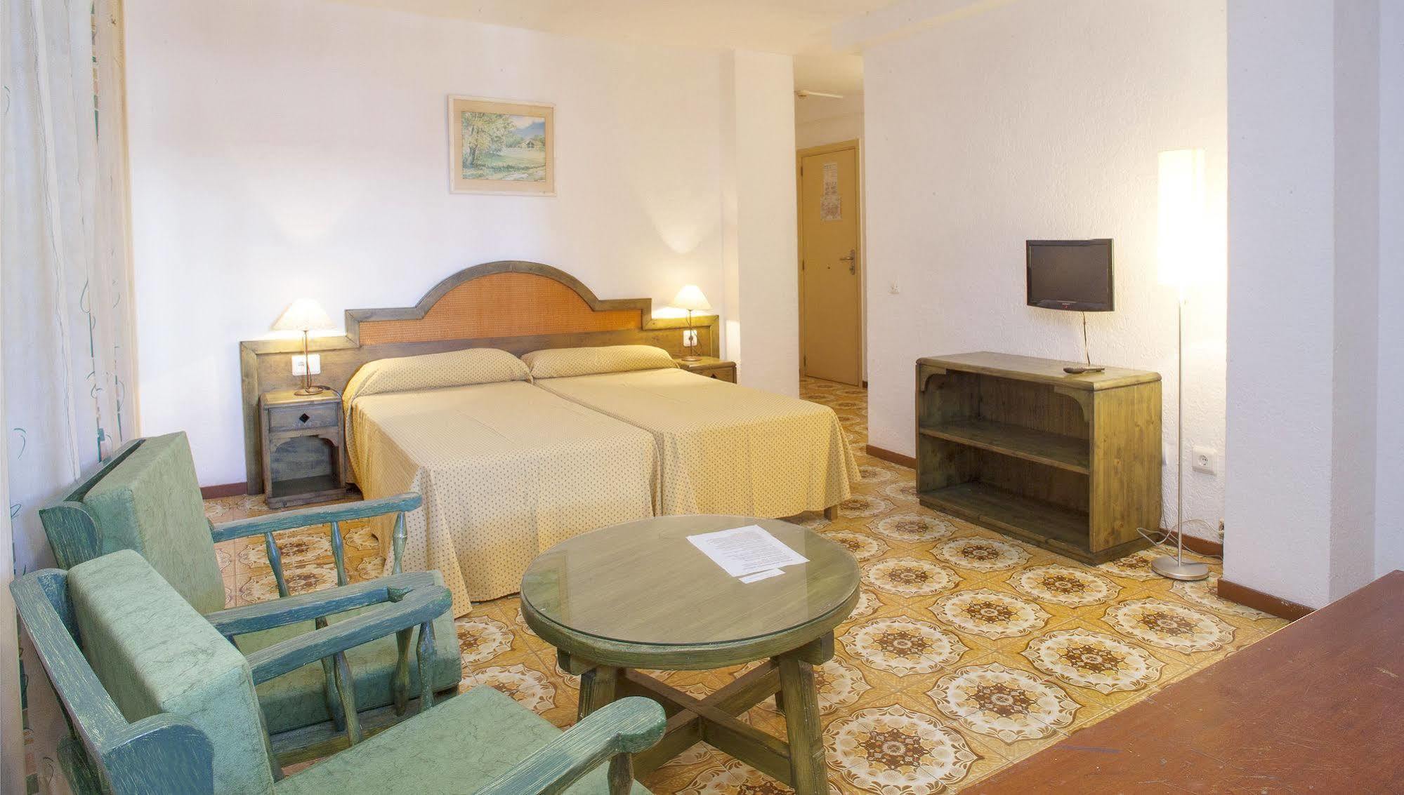 Apartamentos Bon Lloc Santa Eularia des Riu Exterior photo