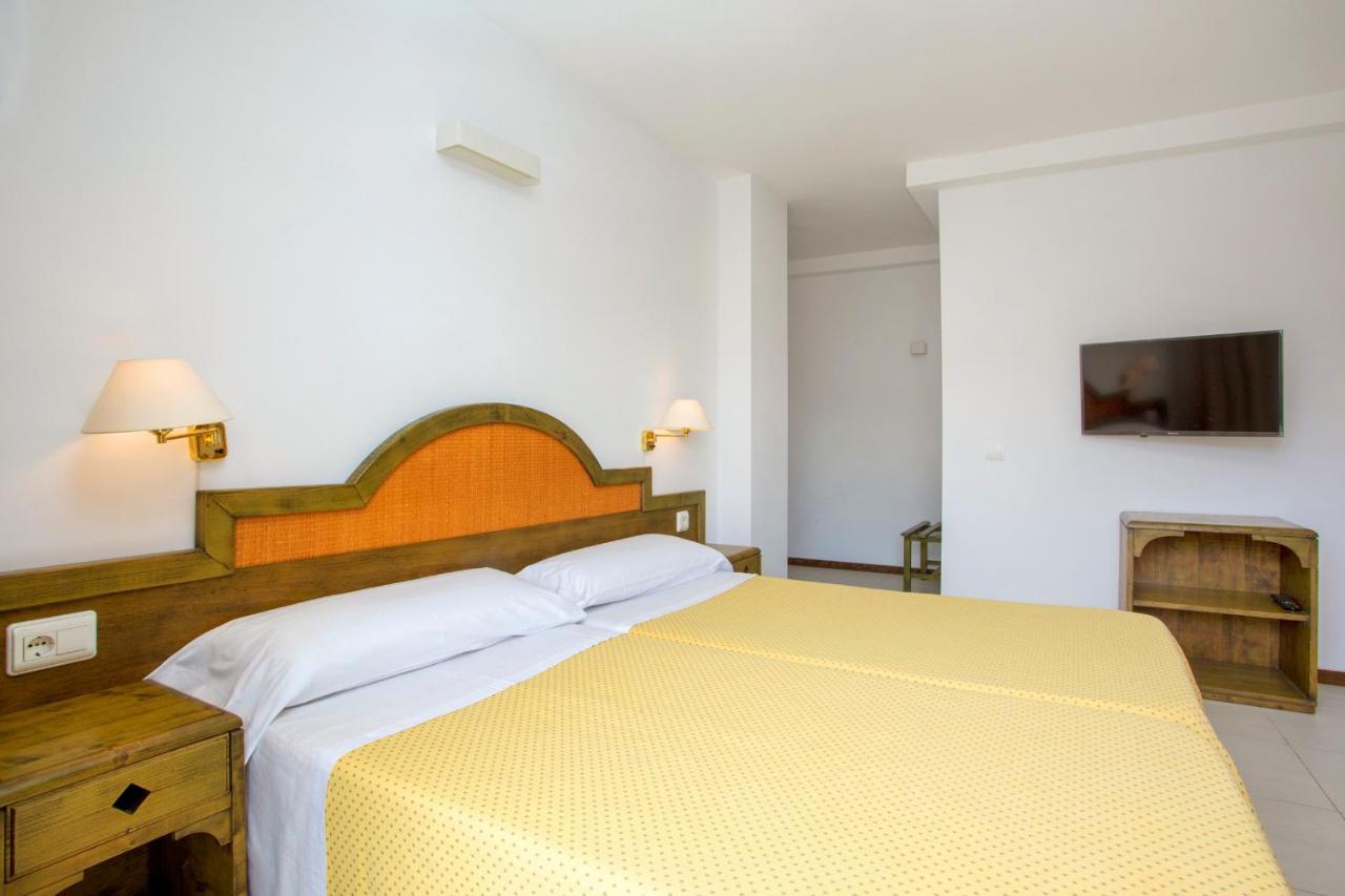 Apartamentos Bon Lloc Santa Eularia des Riu Exterior photo