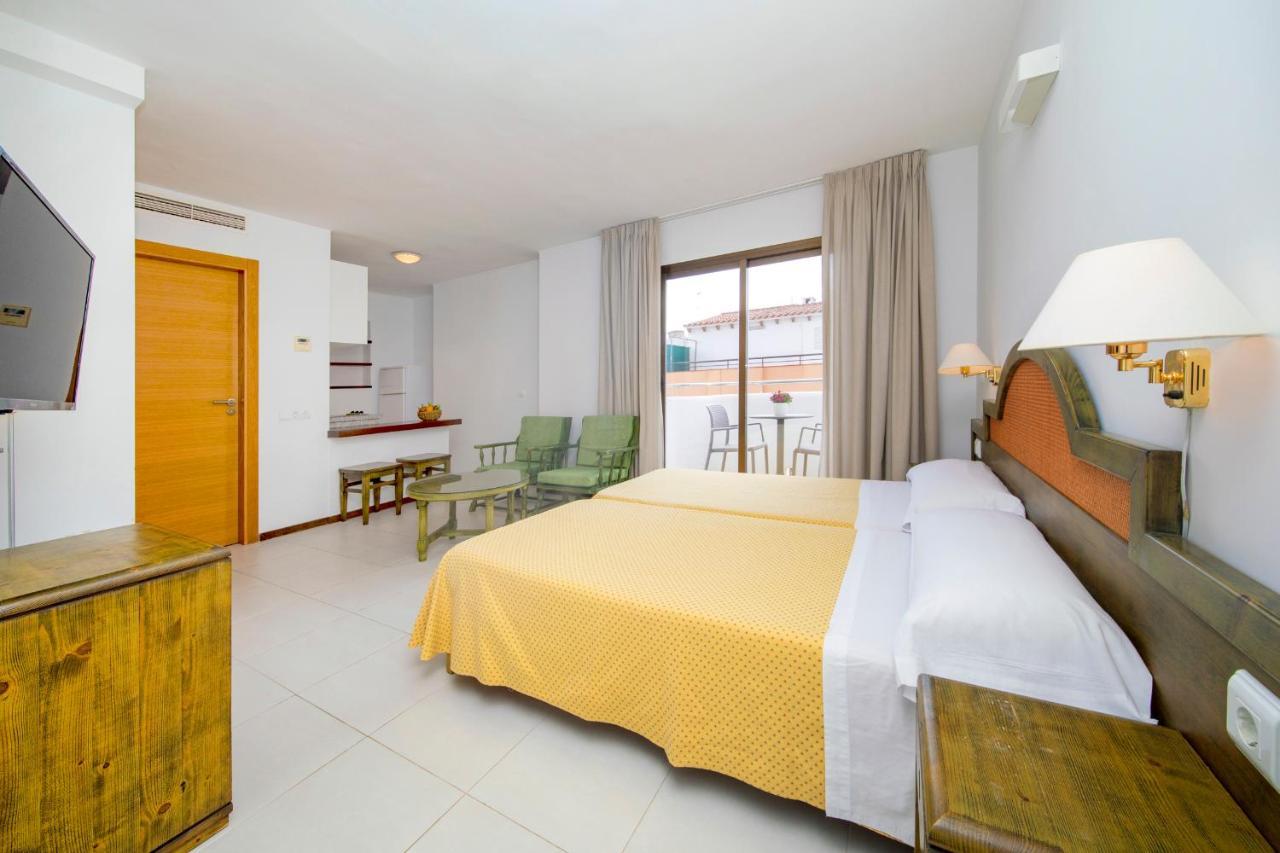 Apartamentos Bon Lloc Santa Eularia des Riu Exterior photo