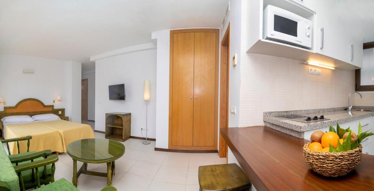 Apartamentos Bon Lloc Santa Eularia des Riu Exterior photo