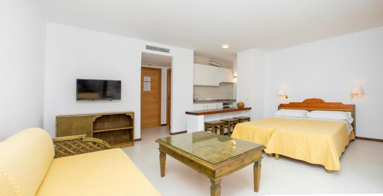 Apartamentos Bon Lloc Santa Eularia des Riu Exterior photo