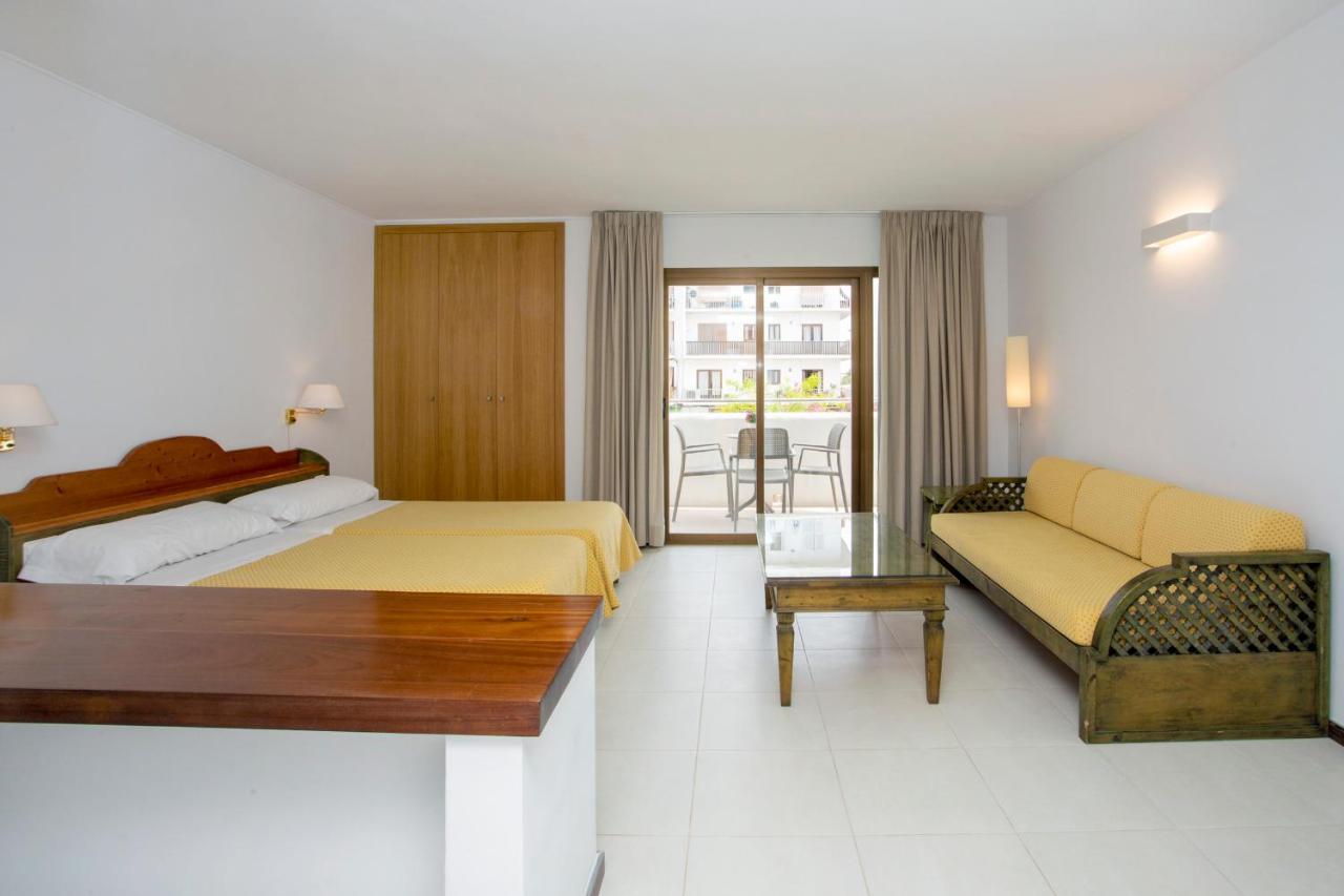 Apartamentos Bon Lloc Santa Eularia des Riu Exterior photo