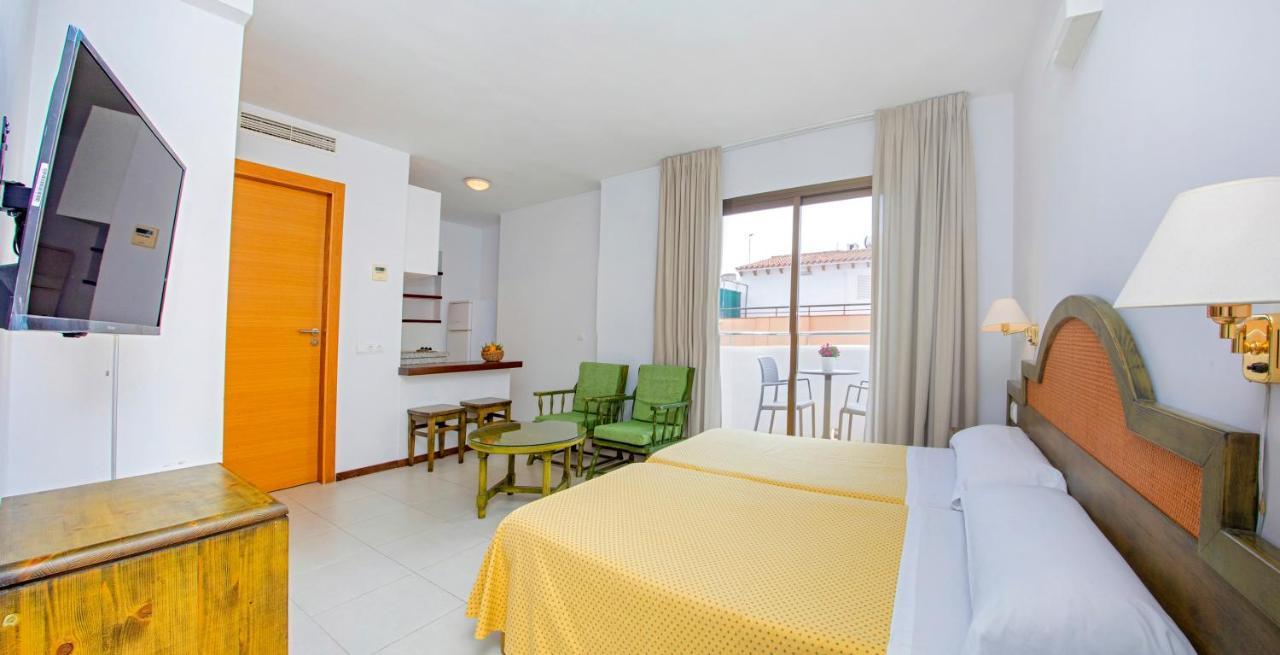 Apartamentos Bon Lloc Santa Eularia des Riu Exterior photo